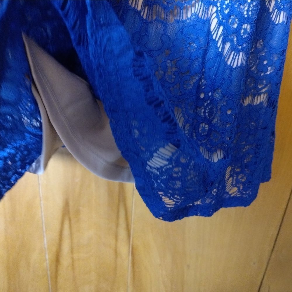 LOVE, FIRE WOMEN'S MEDIUM BLUE SLEEVELESS DRESS LACE OVERLAY FIT AND FLA… - Picture 5 of 6